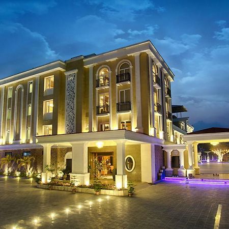 سيليجوري Four Vedas Hotel & Resort المظهر الخارجي الصورة